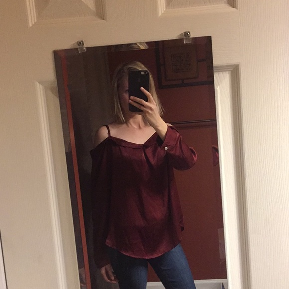 en elly Tops - En Elly Medium Blouse NWOT